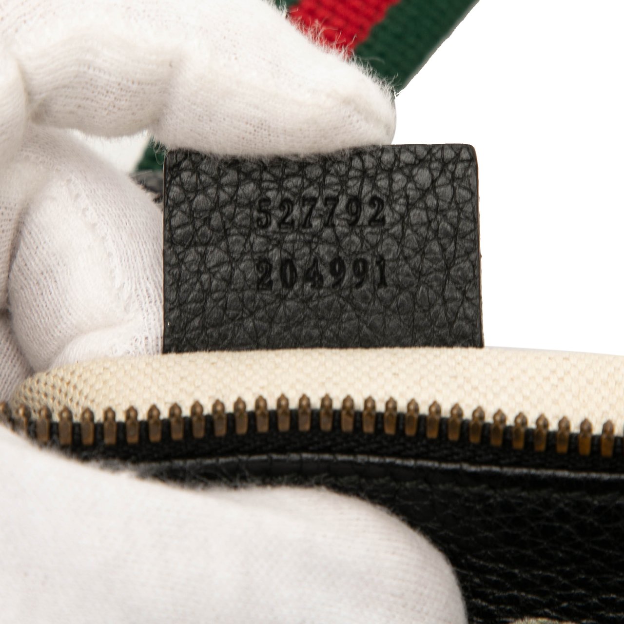 Gucci Small Grained Calfskin Logo Belt Bag Zwart