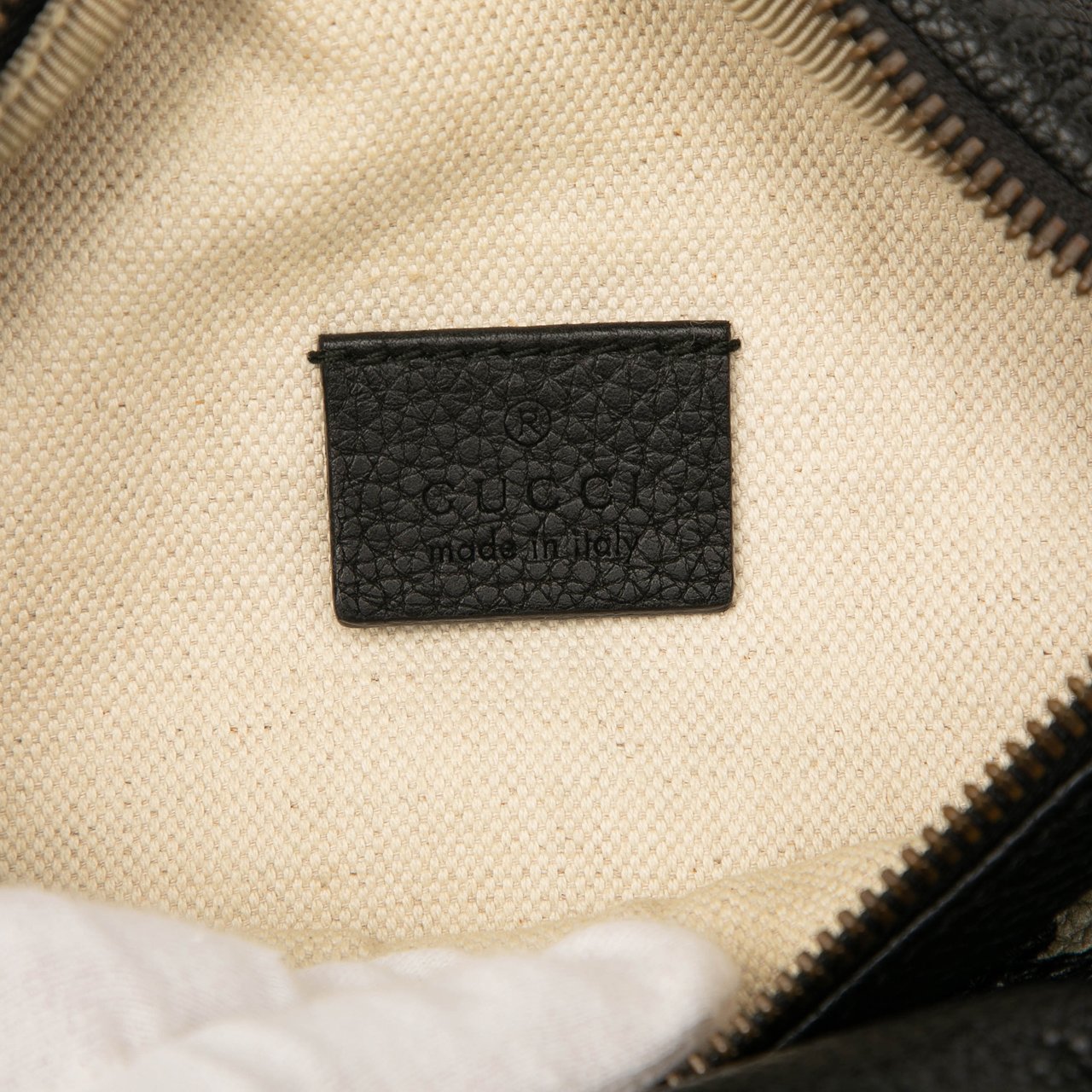 Gucci Small Grained Calfskin Logo Belt Bag Zwart