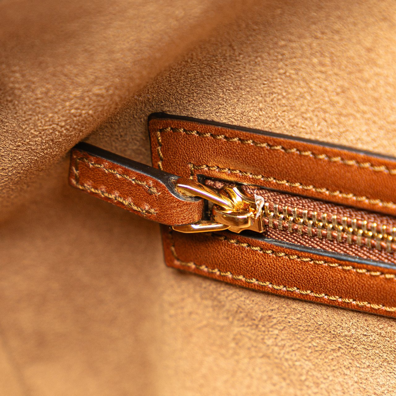 Gucci Medium GG Supreme Satchel Bruin