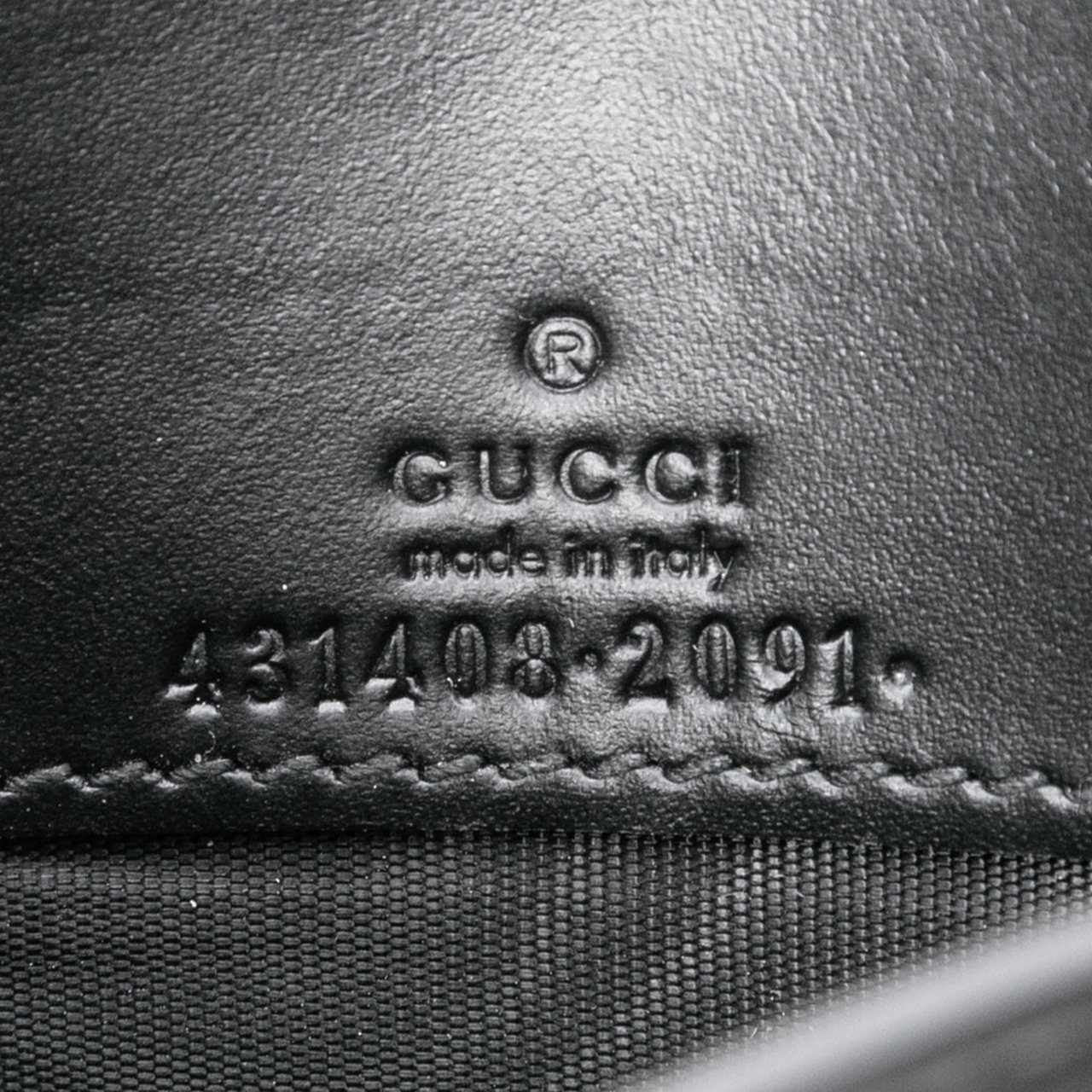 Gucci Mini Guccissima Bow Signature Wallet On Chain Zwart