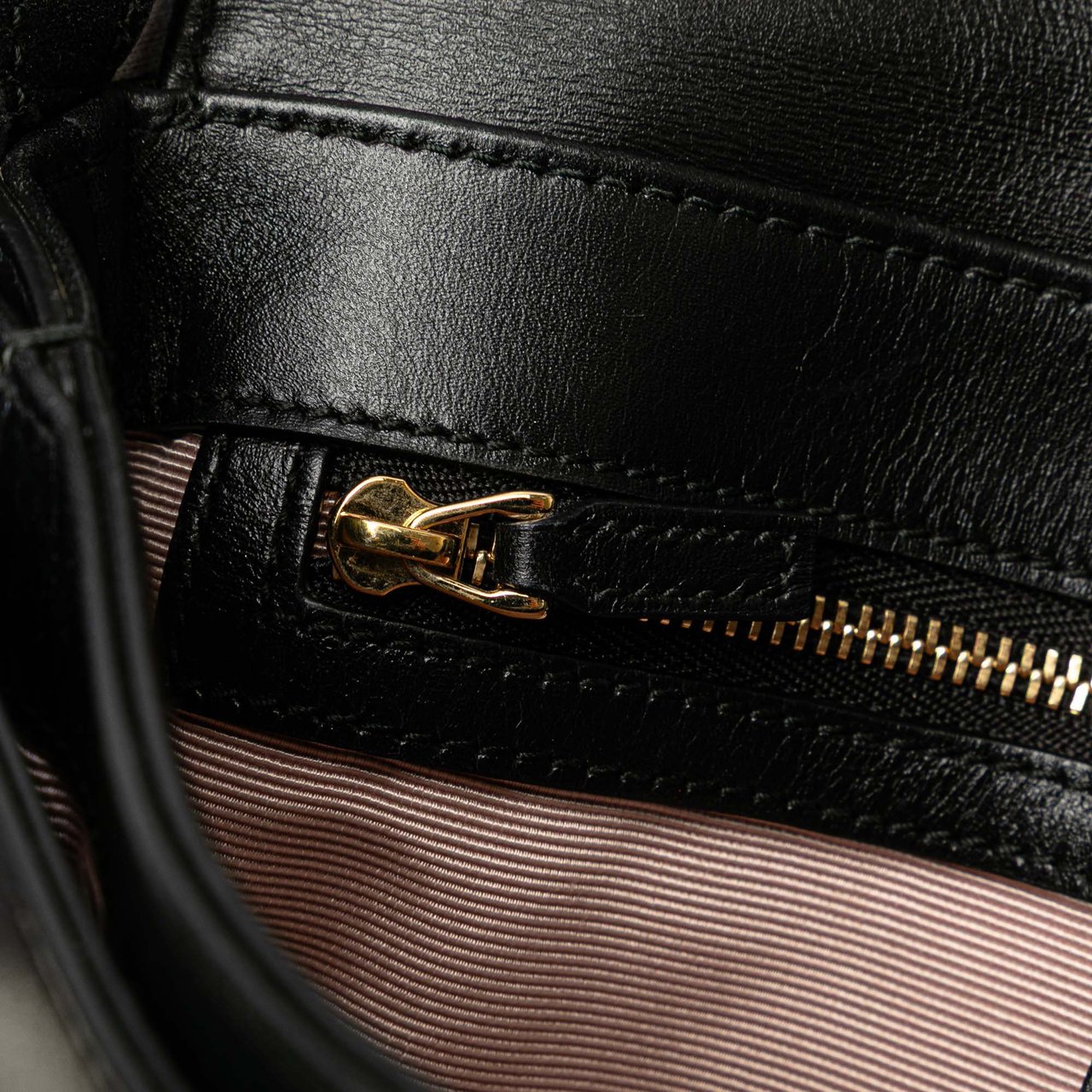 Gucci Small Leather Arli Crossbody Zwart