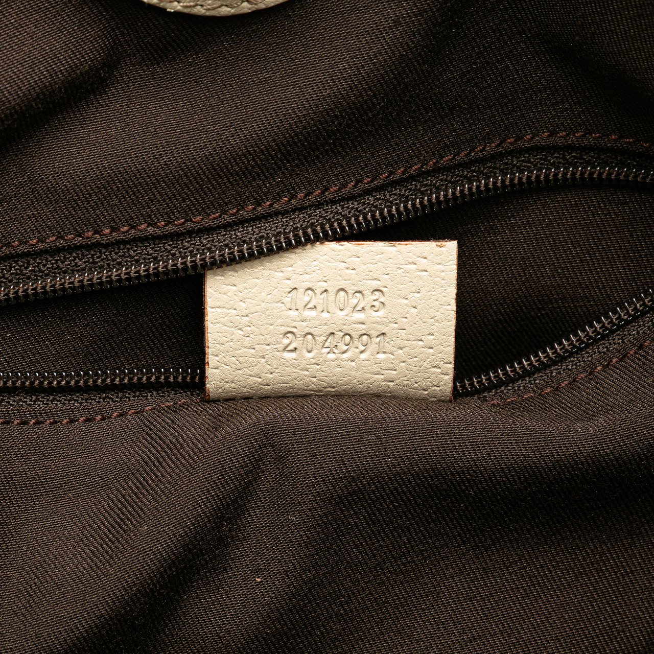 Gucci GG Canvas Eclipse Shoulder Bag Bruin