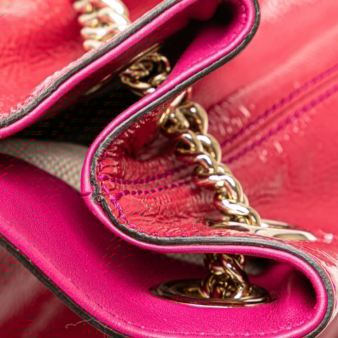 Gucci Medium Patent Soho Chain Tote Roze