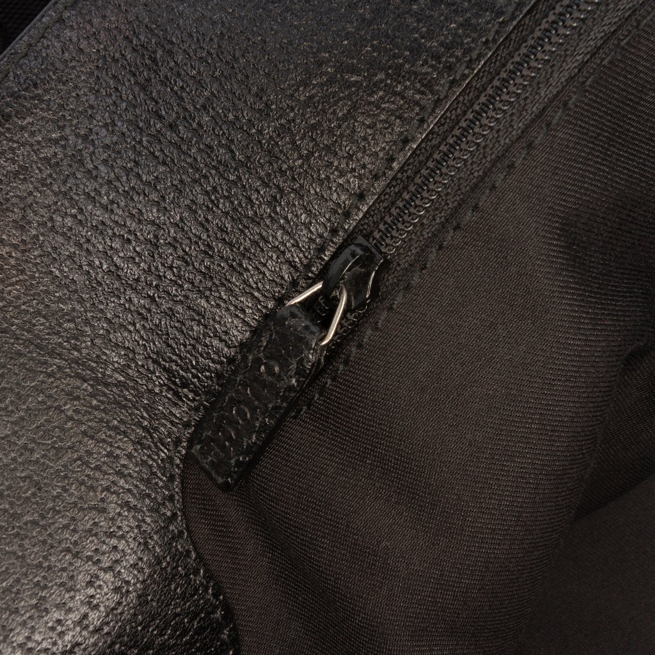 Gucci GG Canvas Eclipse Shoulder Bag Zwart
