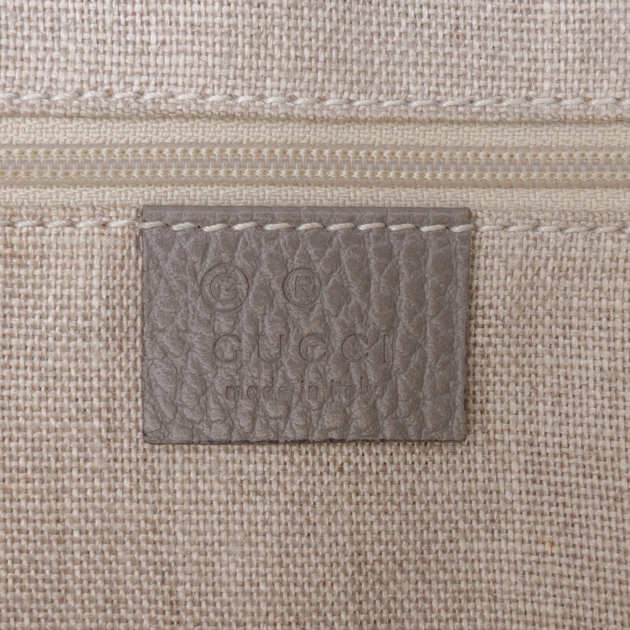 Gucci Medium Leather GG Charm Dome Satchel Grijs