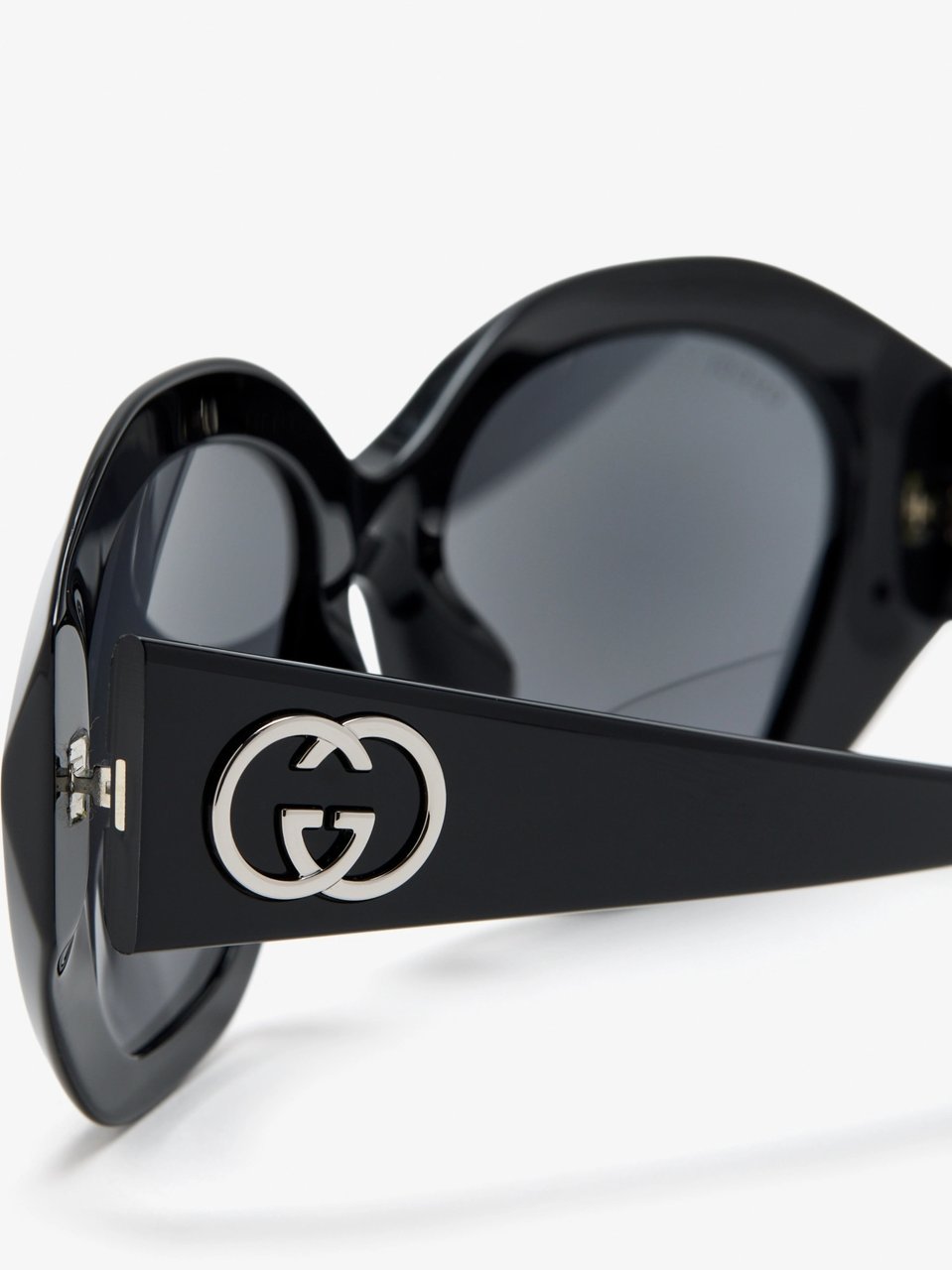 Gucci Cat-Eye Sunglasses with Glossy Black Frame and Silver Logo Blauw