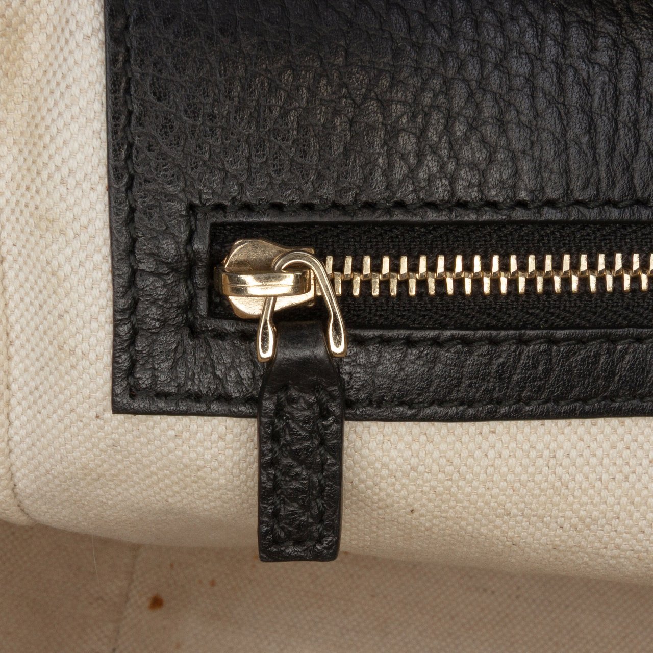 Gucci Mini Leather Swing Satchel Zwart