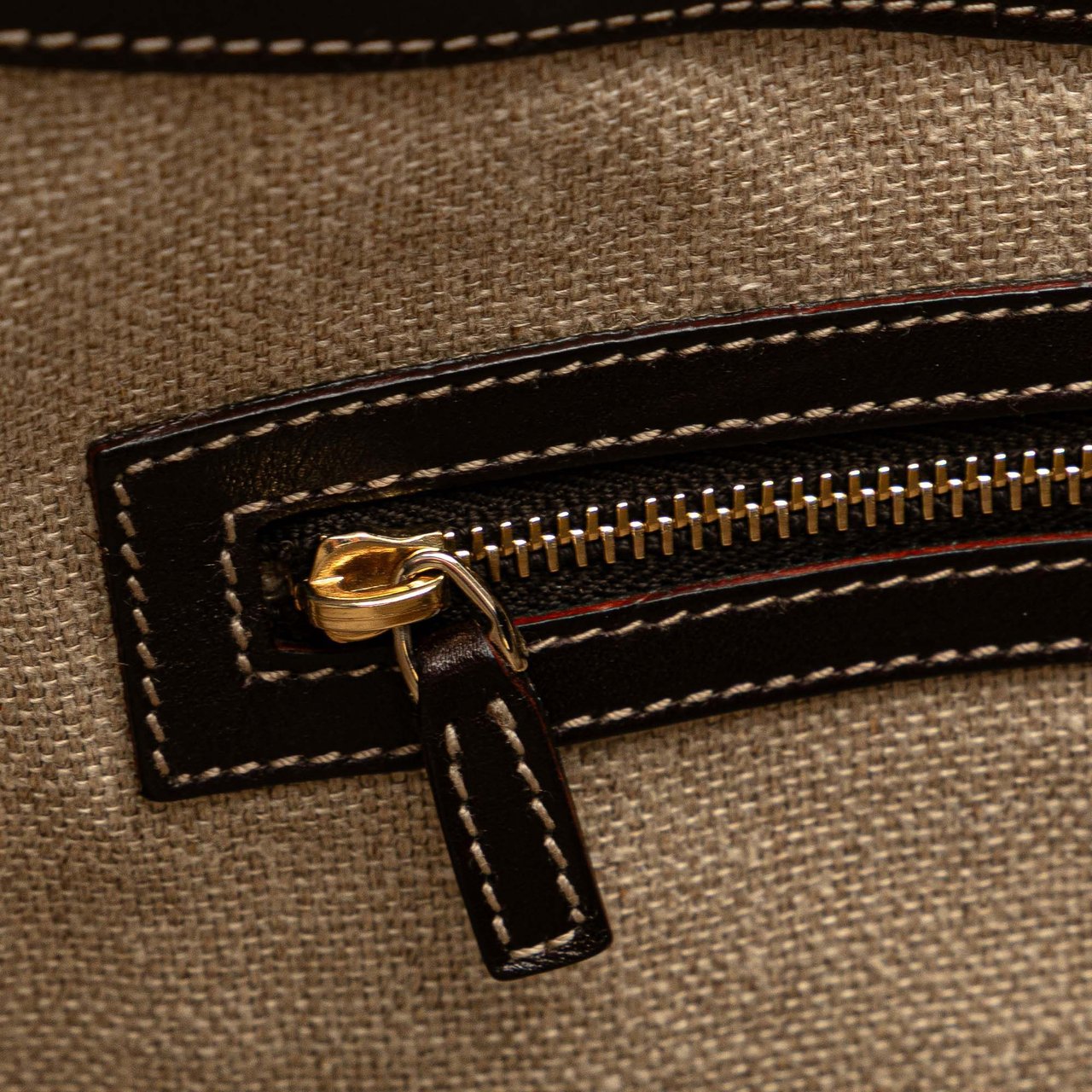 Gucci Raffia Hasler Hobo Bruin