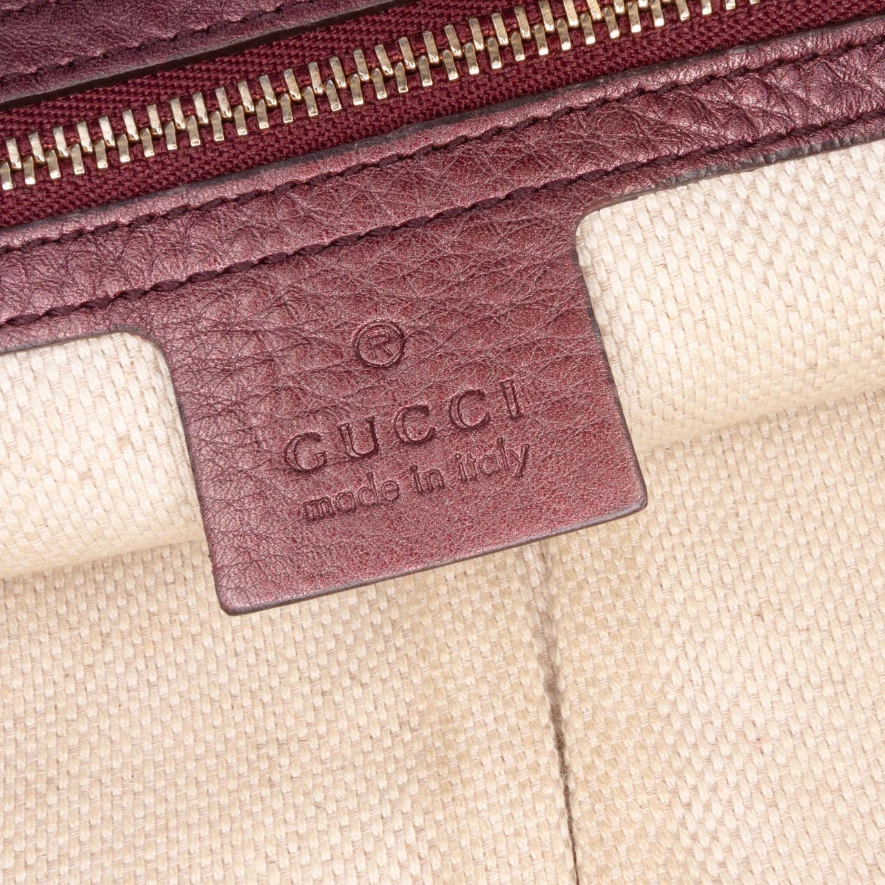 Gucci Metallic Leather Soho Chain Zip Shoulder Bag Rood