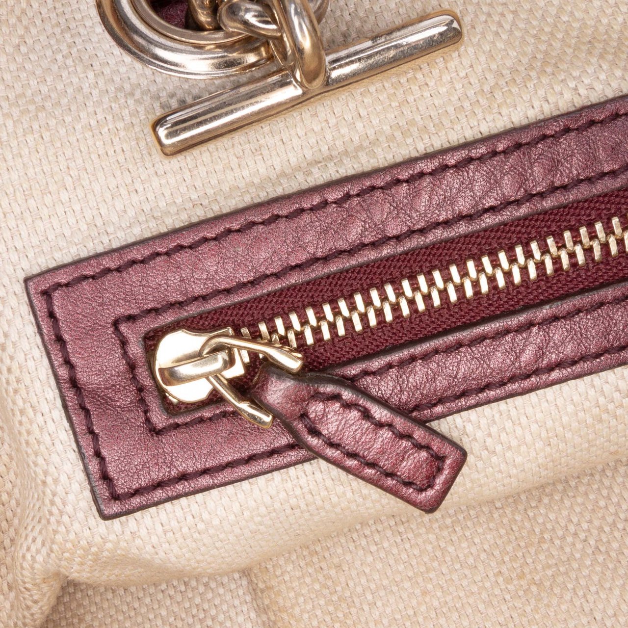 Gucci Metallic Leather Soho Chain Zip Shoulder Bag Rood