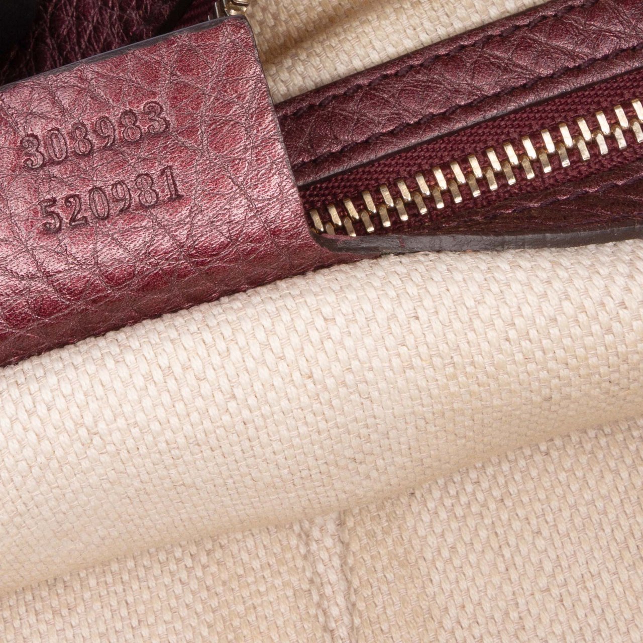 Gucci Metallic Leather Soho Chain Zip Shoulder Bag Rood