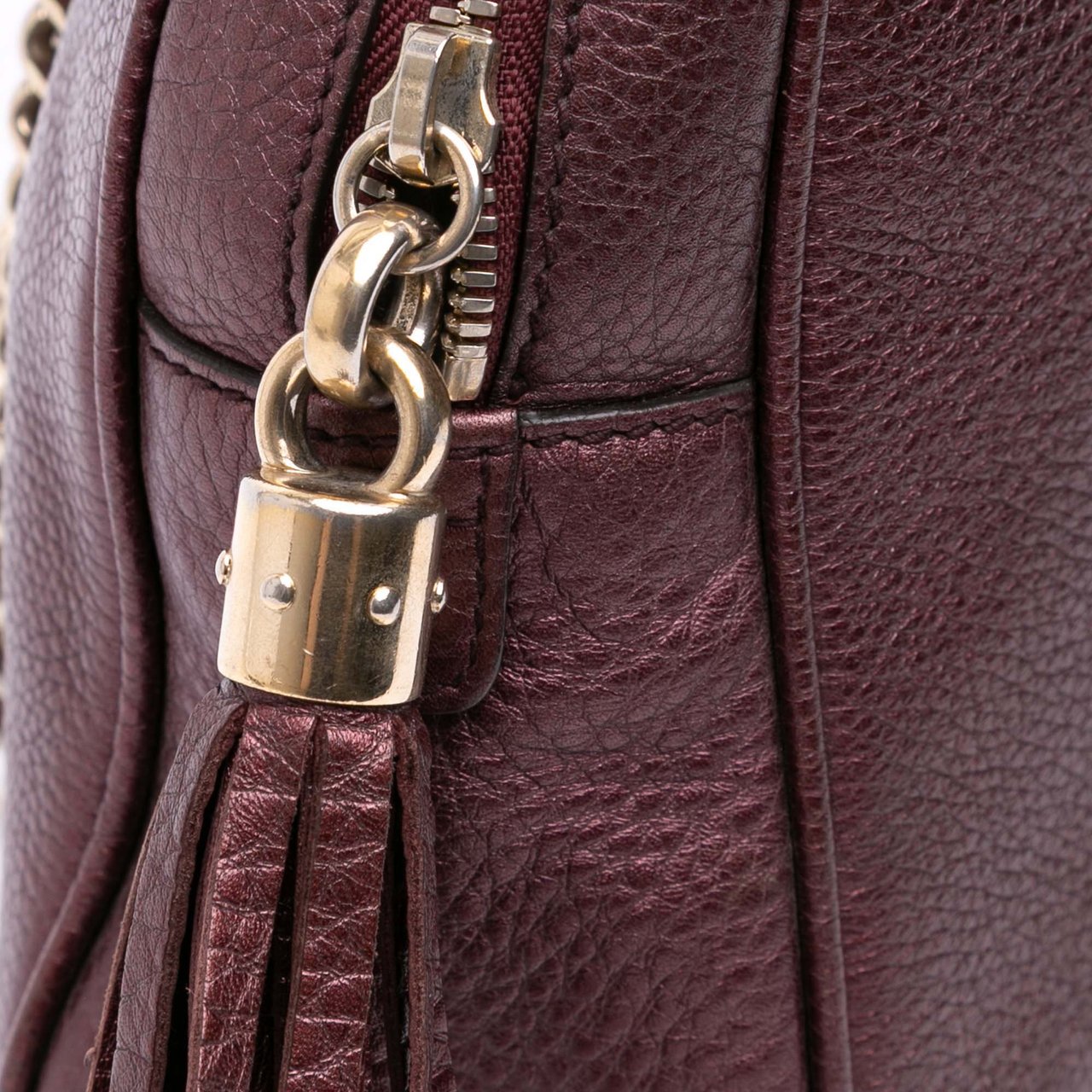 Gucci Metallic Leather Soho Chain Zip Shoulder Bag Rood