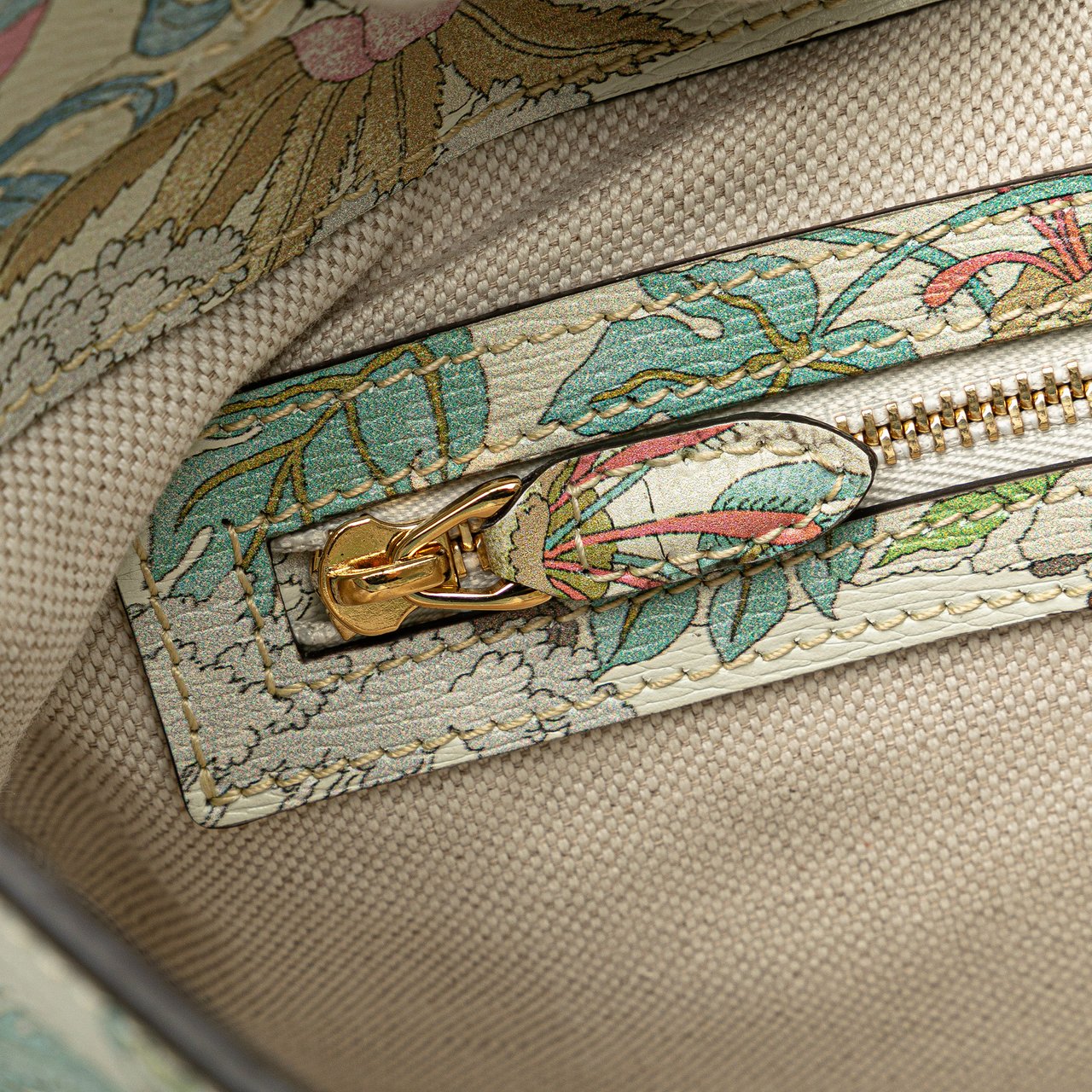 Gucci Yuko Higuchi Small Calfskin  Floral Print Jackie 1961 Wit