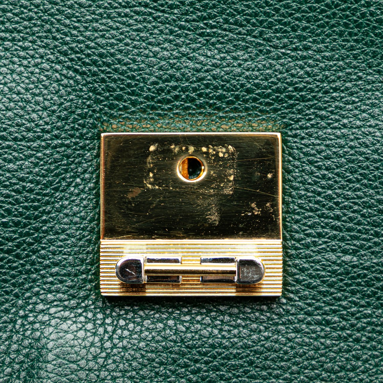 Gucci Small Leather Zumi Flap Crossbody Groen