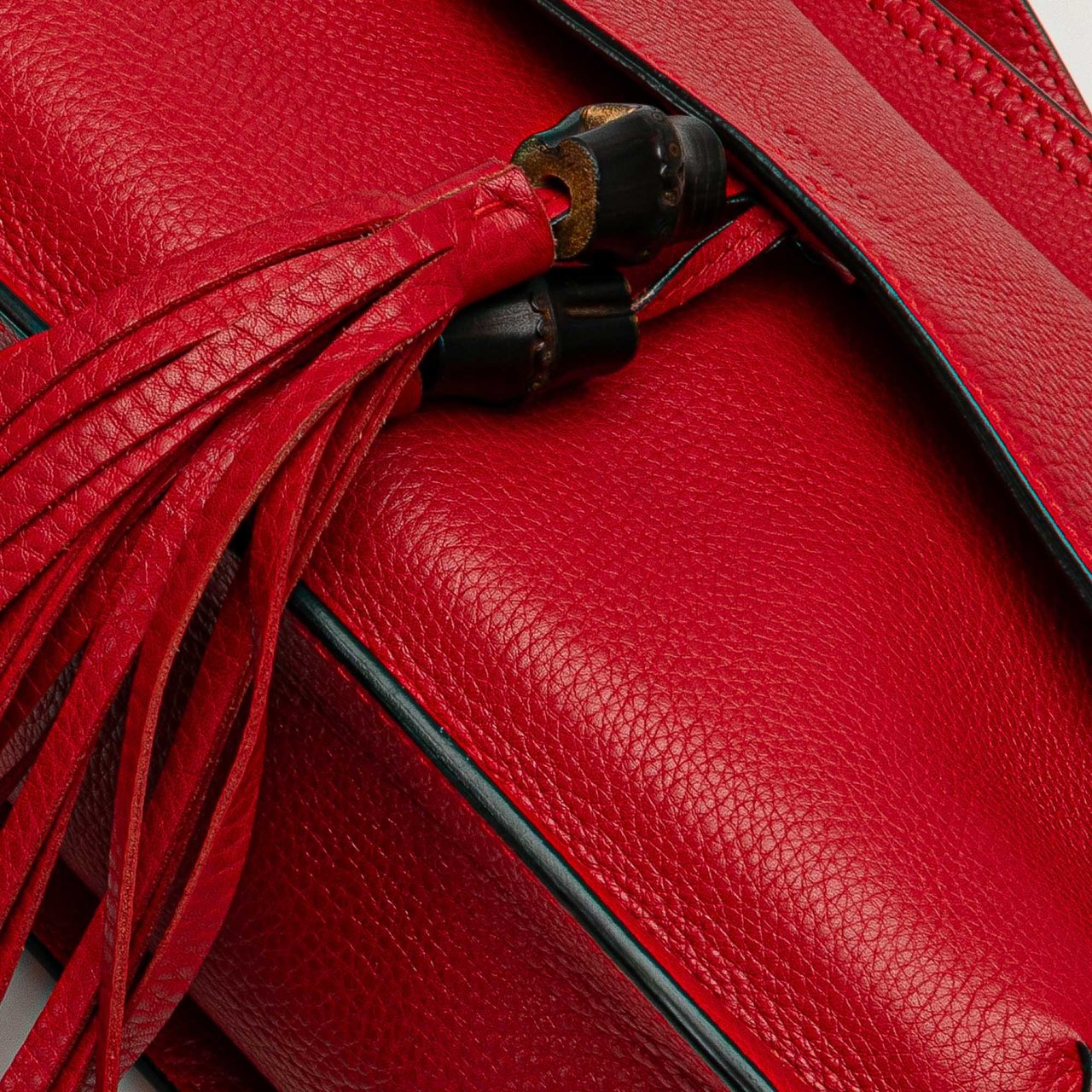 Gucci Medium Leather Bamboo Daily Crossbody Rood