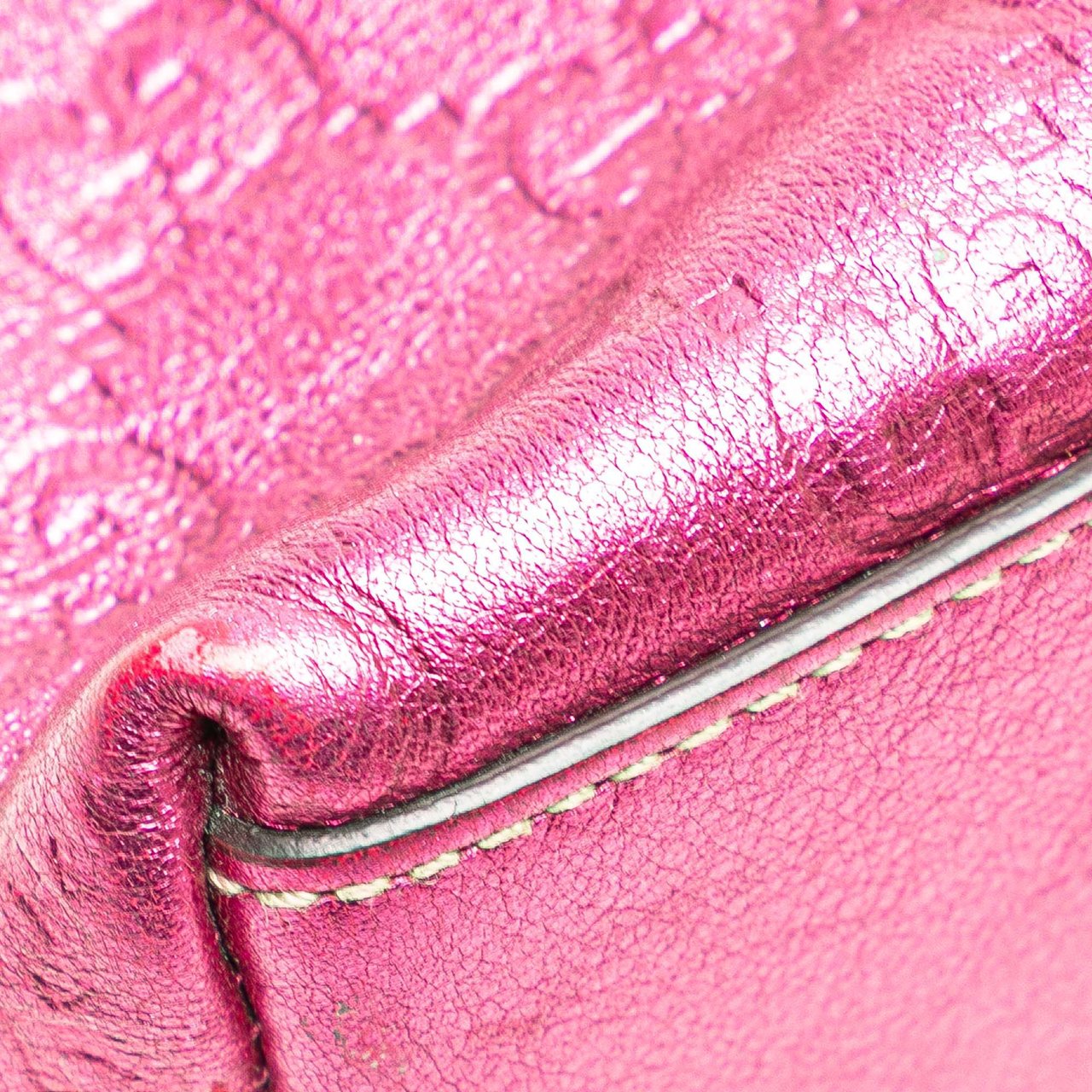 Gucci Metallic Guccissima Pouch Roze
