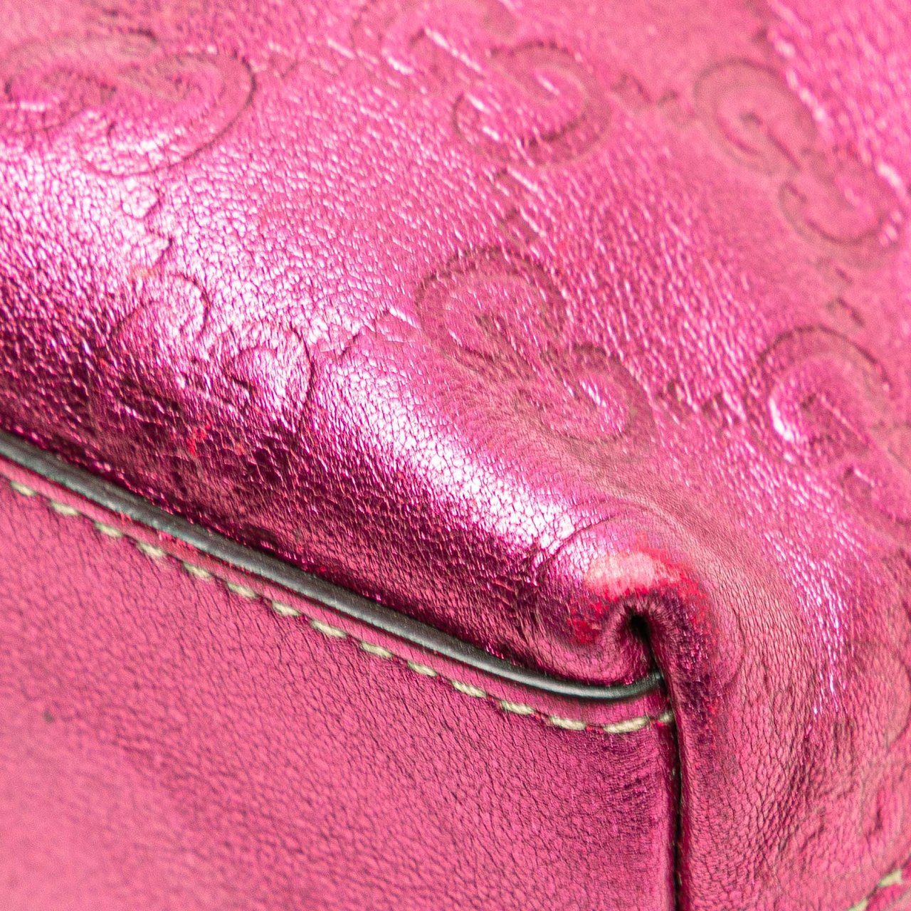 Gucci Metallic Guccissima Pouch Roze