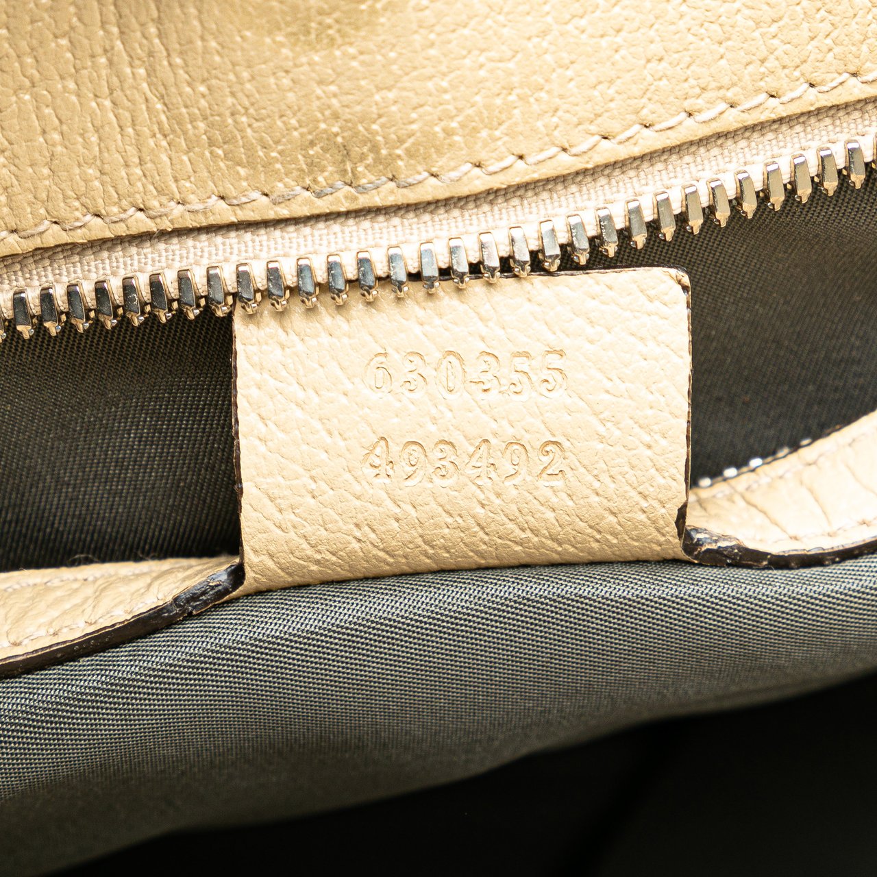 Gucci Medium GG Nylon Off the Grid Convertible Tote Grijs