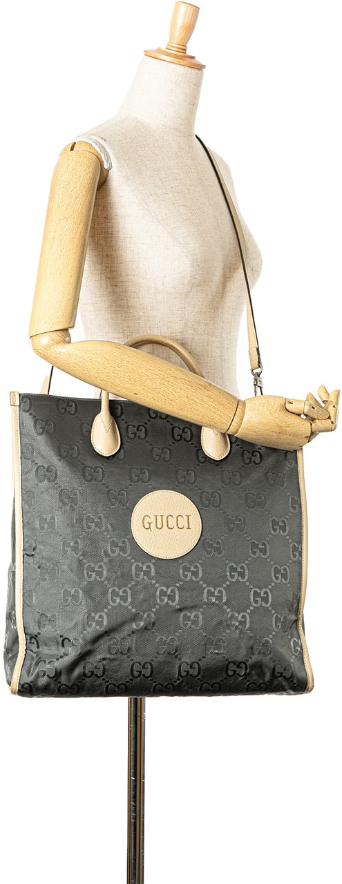 Gucci Medium GG Nylon Off the Grid Convertible Tote Grijs