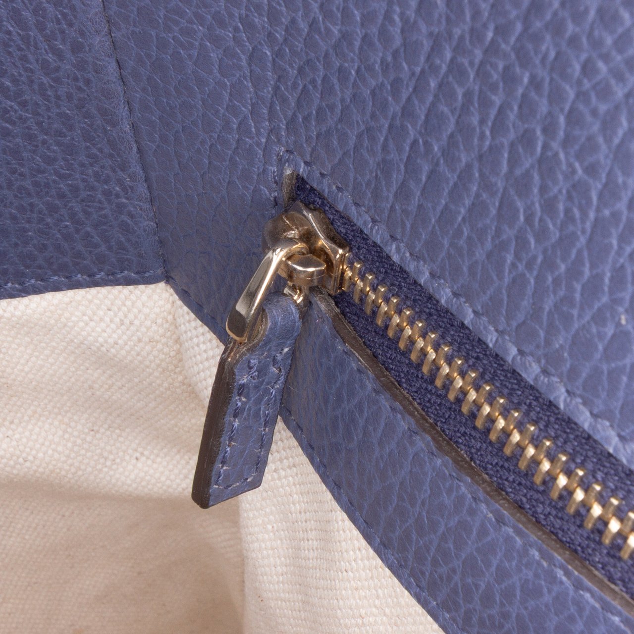 Gucci Medium Leather Swing Tote Paars