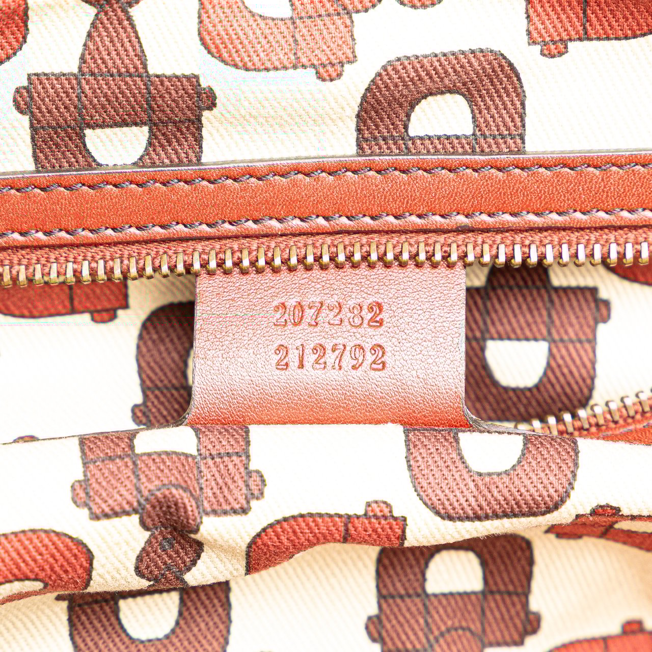 Gucci Guccissima Studded Babouska Satchel Rood