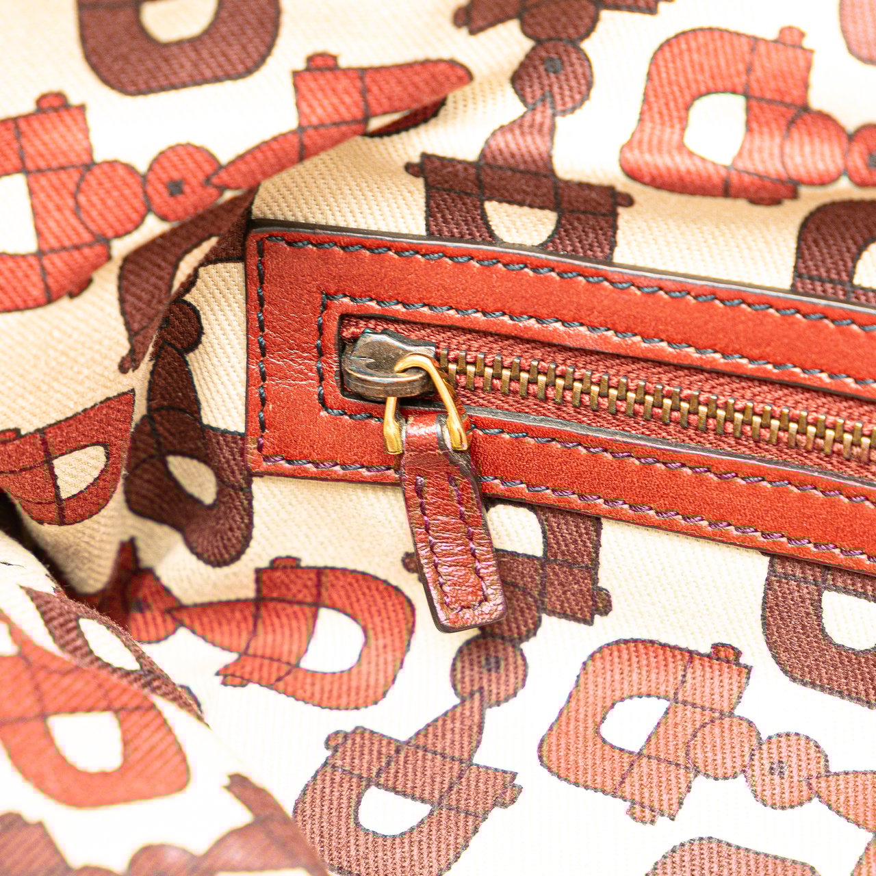 Gucci Guccissima Studded Babouska Satchel Rood