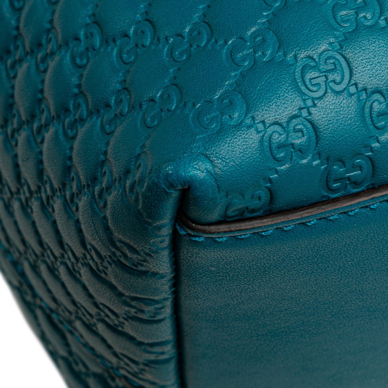 Gucci Large Microguccissima Dome Satchel Blauw