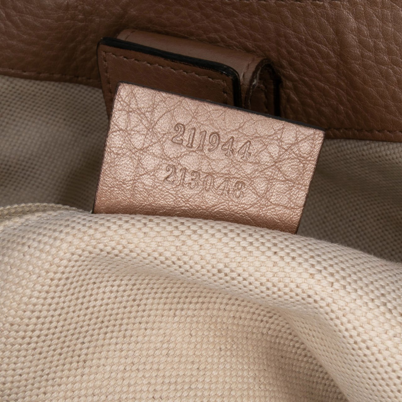 Gucci Medium Calfskin Sukey Tote Goud