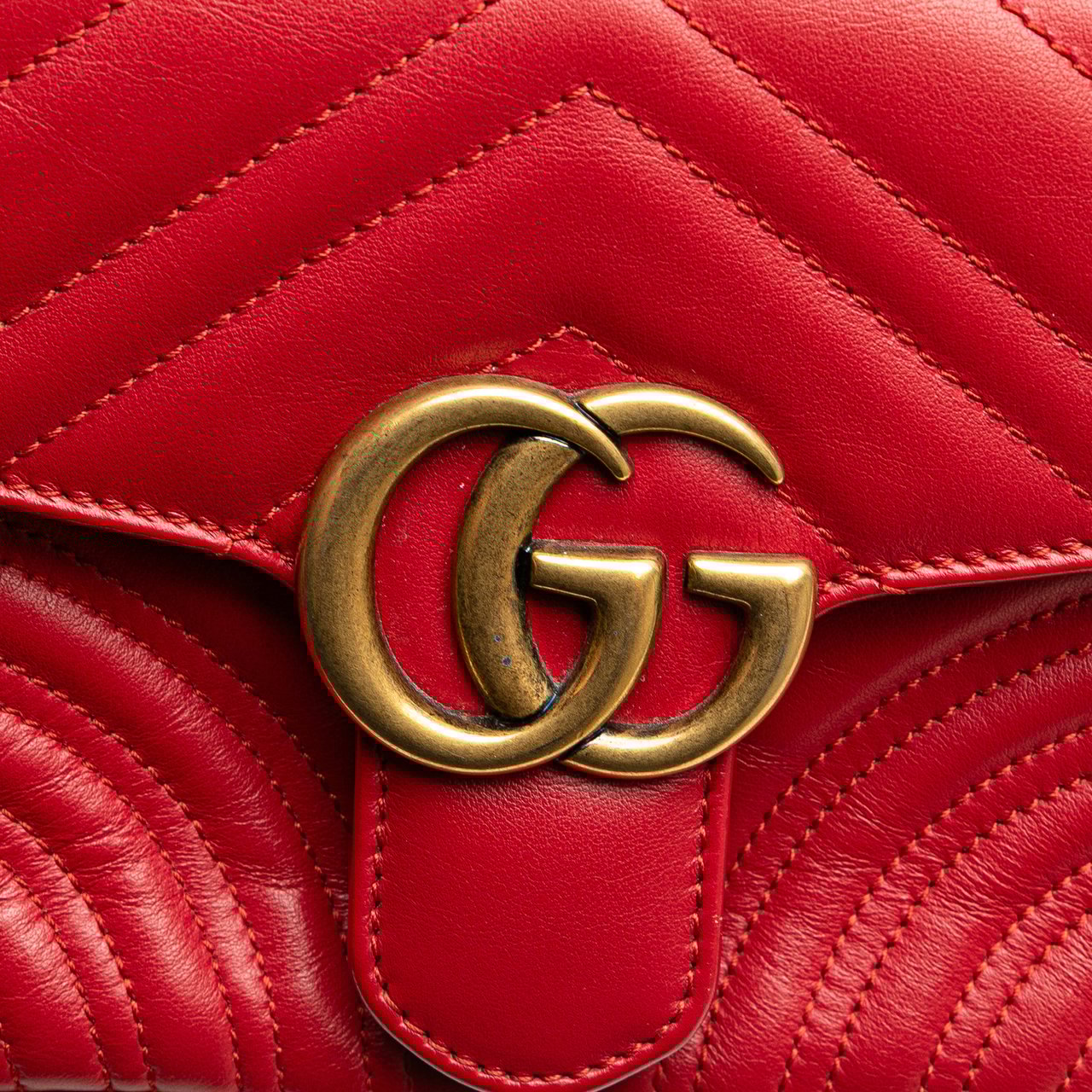 Gucci Mini GG Marmont Matelasse Leather Top Handle Bag Rood