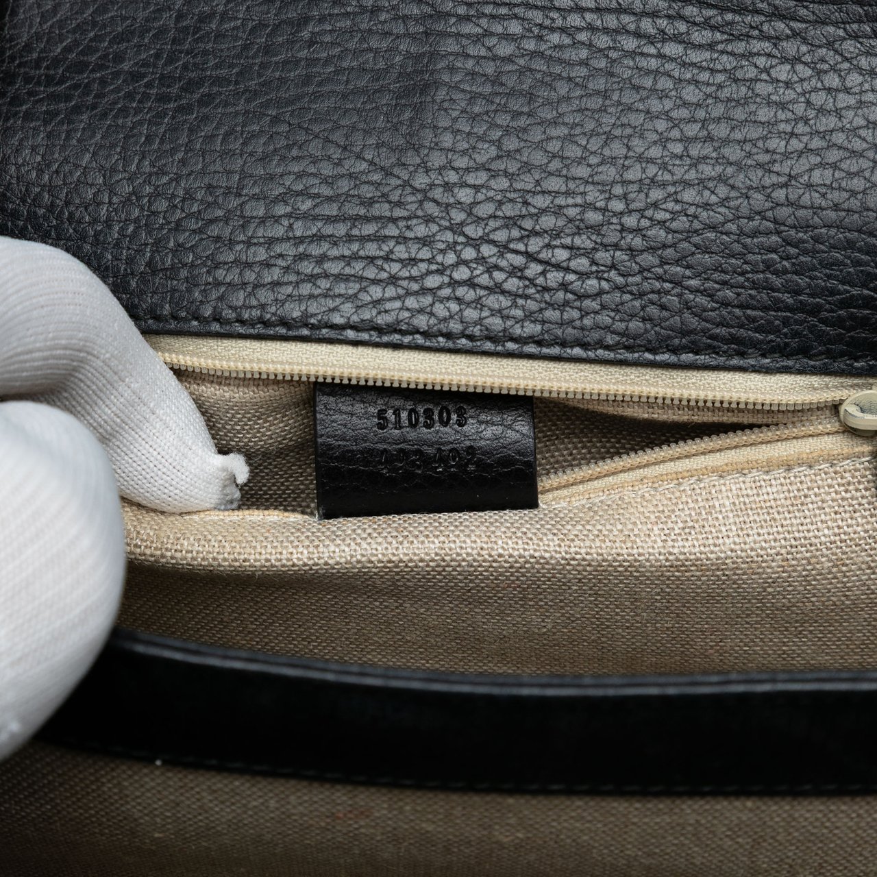 Gucci Medium Dollar Calfskin Interlocking G Crossbody Zwart