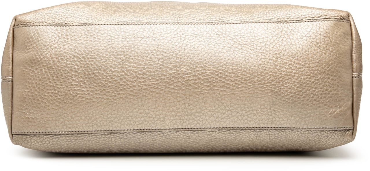 Gucci Medium Metallic Leather Soho Chain Tote Goud