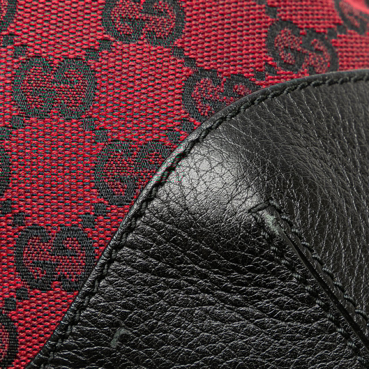 Gucci GG Canvas Shoulder Bag Rood