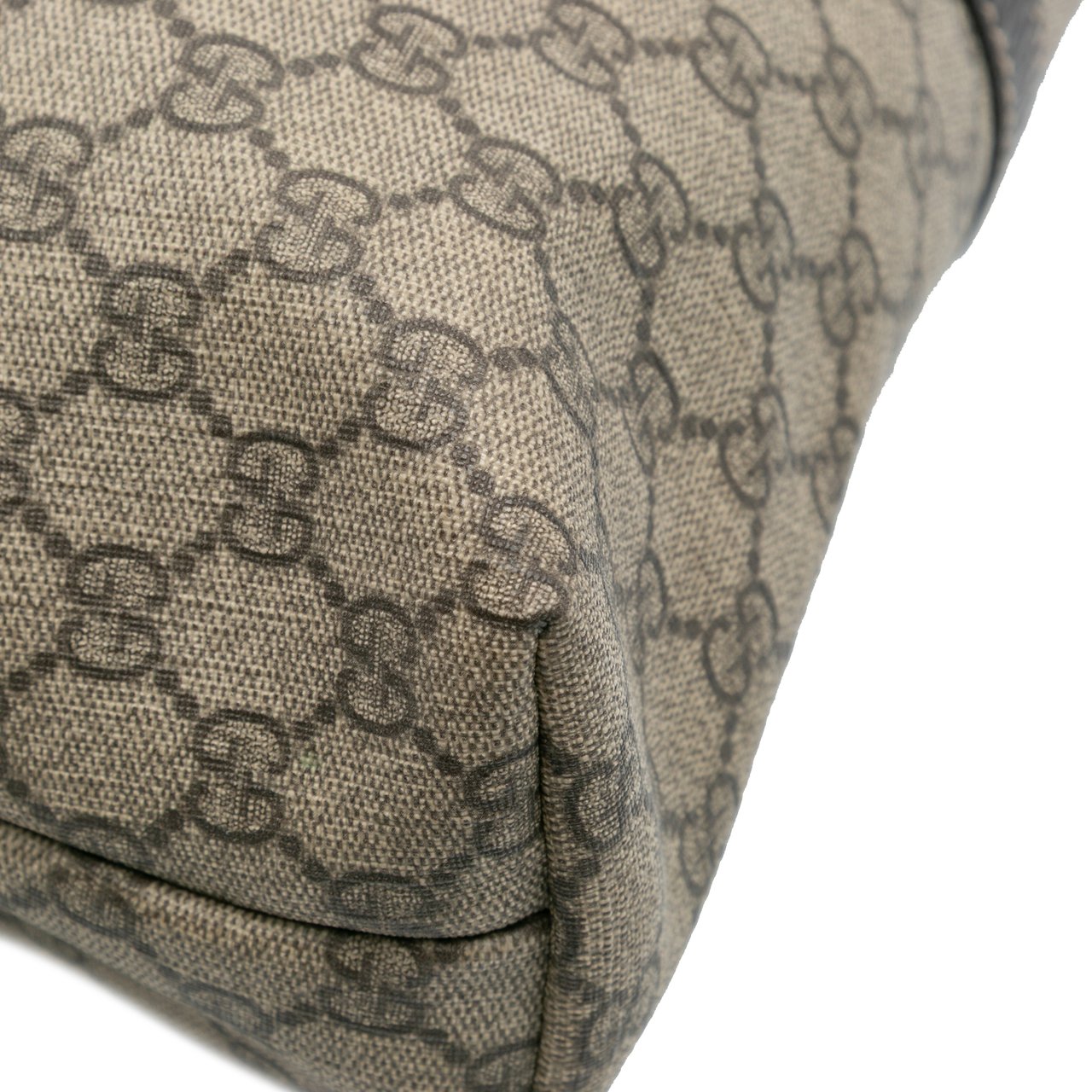 Gucci GG Supreme Travel Bag Bruin