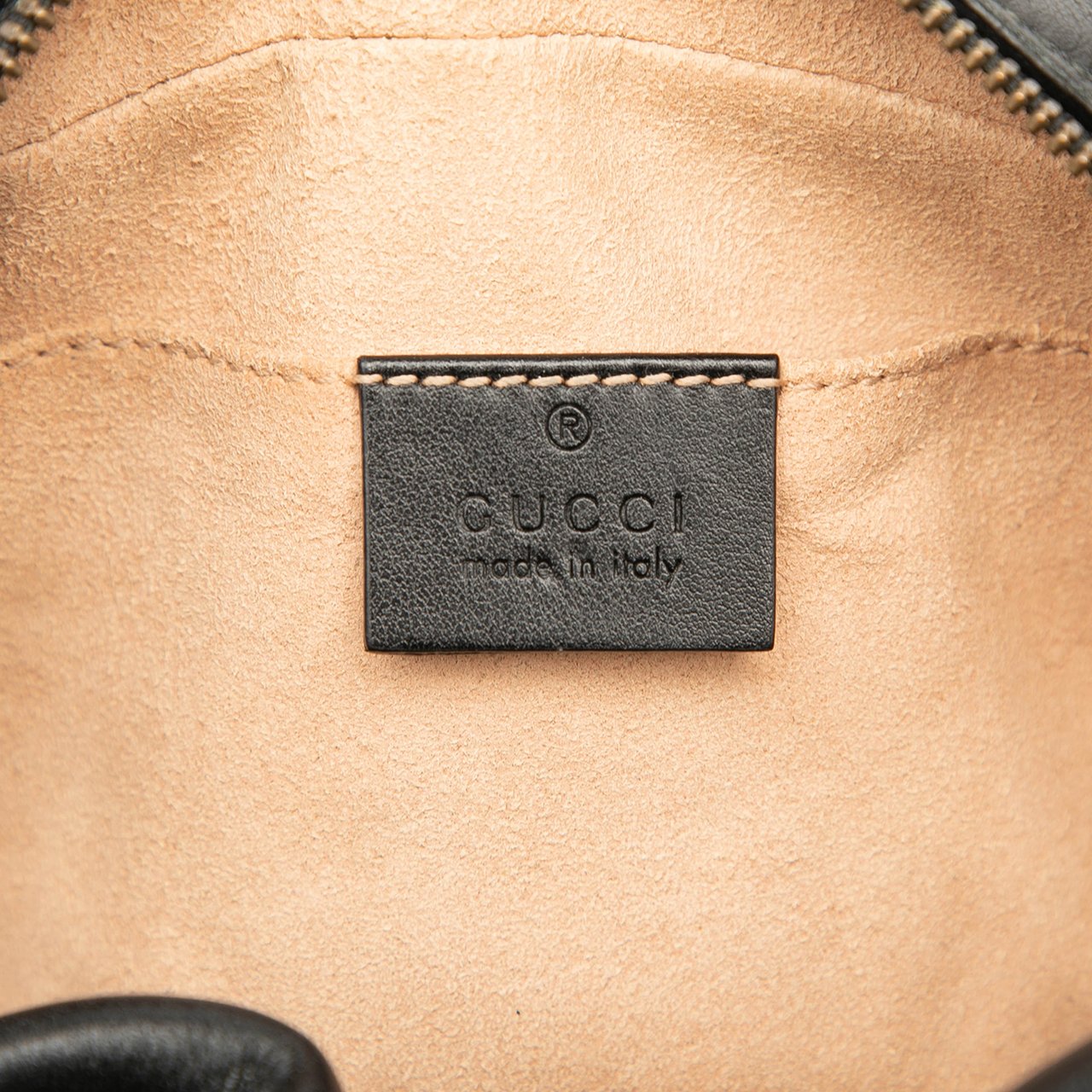 Gucci Small GG Marmont Matelasse Leather Crossbody Zwart