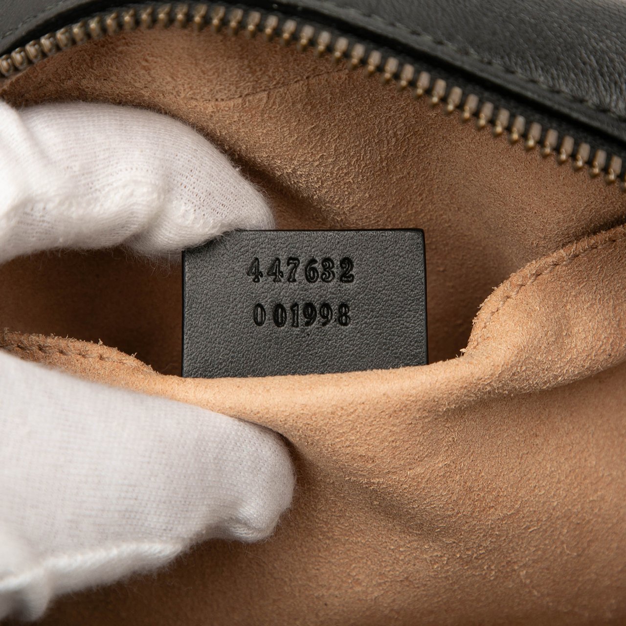 Gucci Small GG Marmont Matelasse Leather Crossbody Zwart