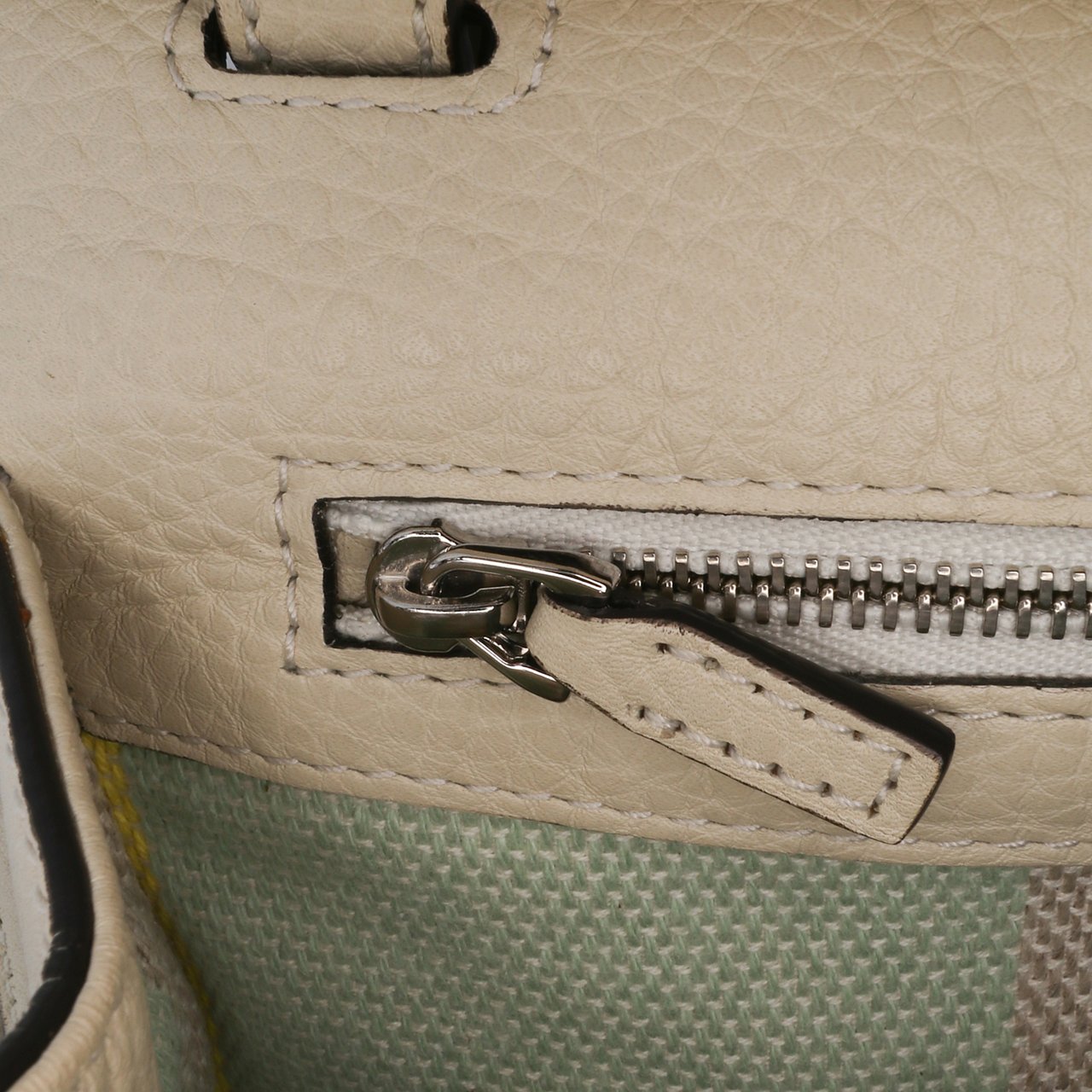 Gucci Medium Leather Bamboo Daily Crossbody Bruin