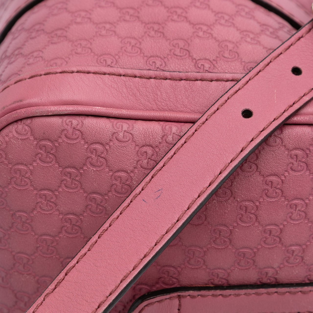 Gucci Small Microguccissima Joy Boston Bag Roze