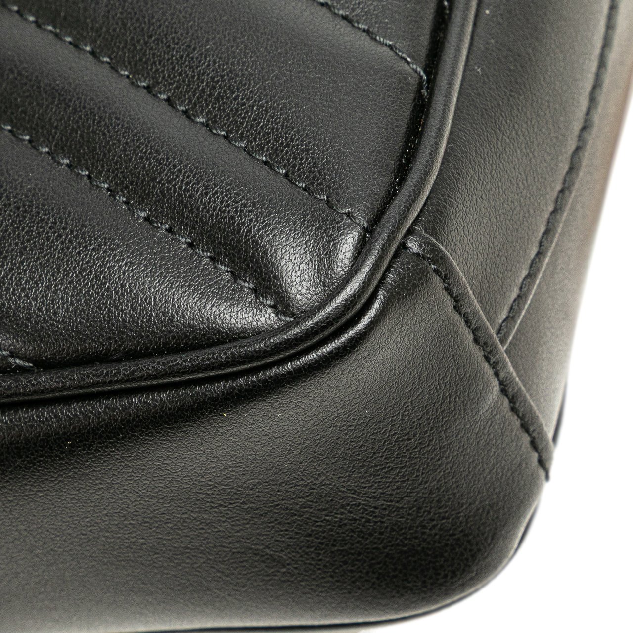 Gucci Mini GG Marmont Matelasse Leather Crossbody Zwart