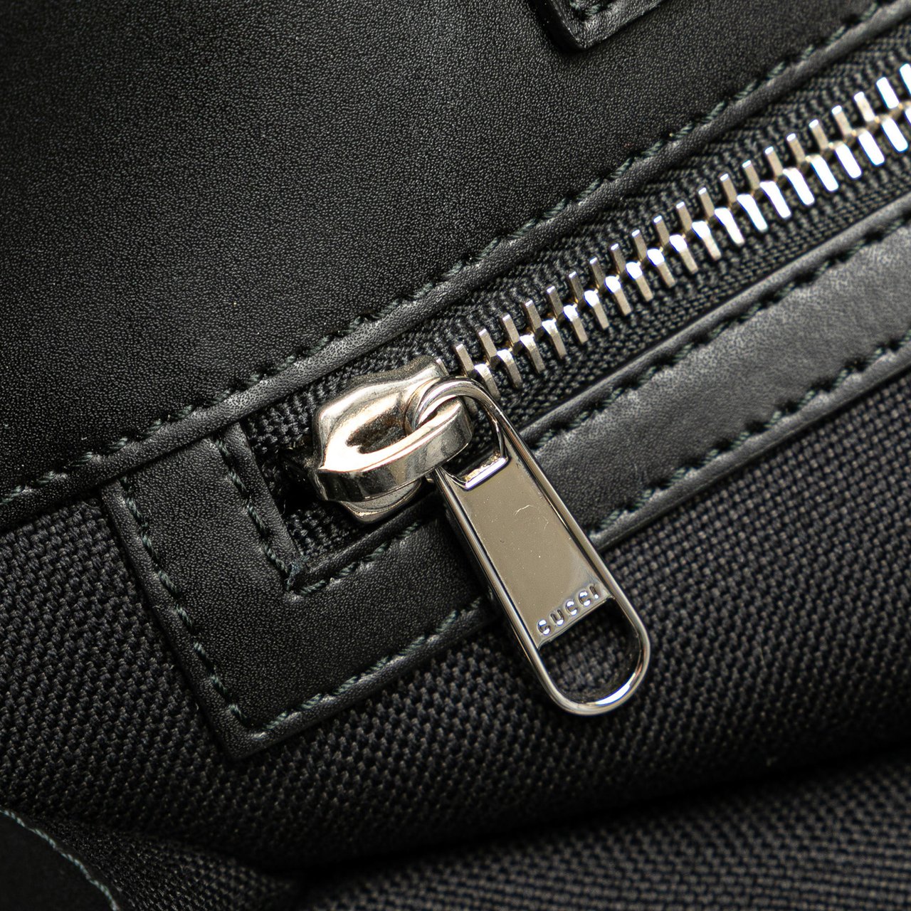 Gucci GG Supreme Convertible Soft Tote Zwart