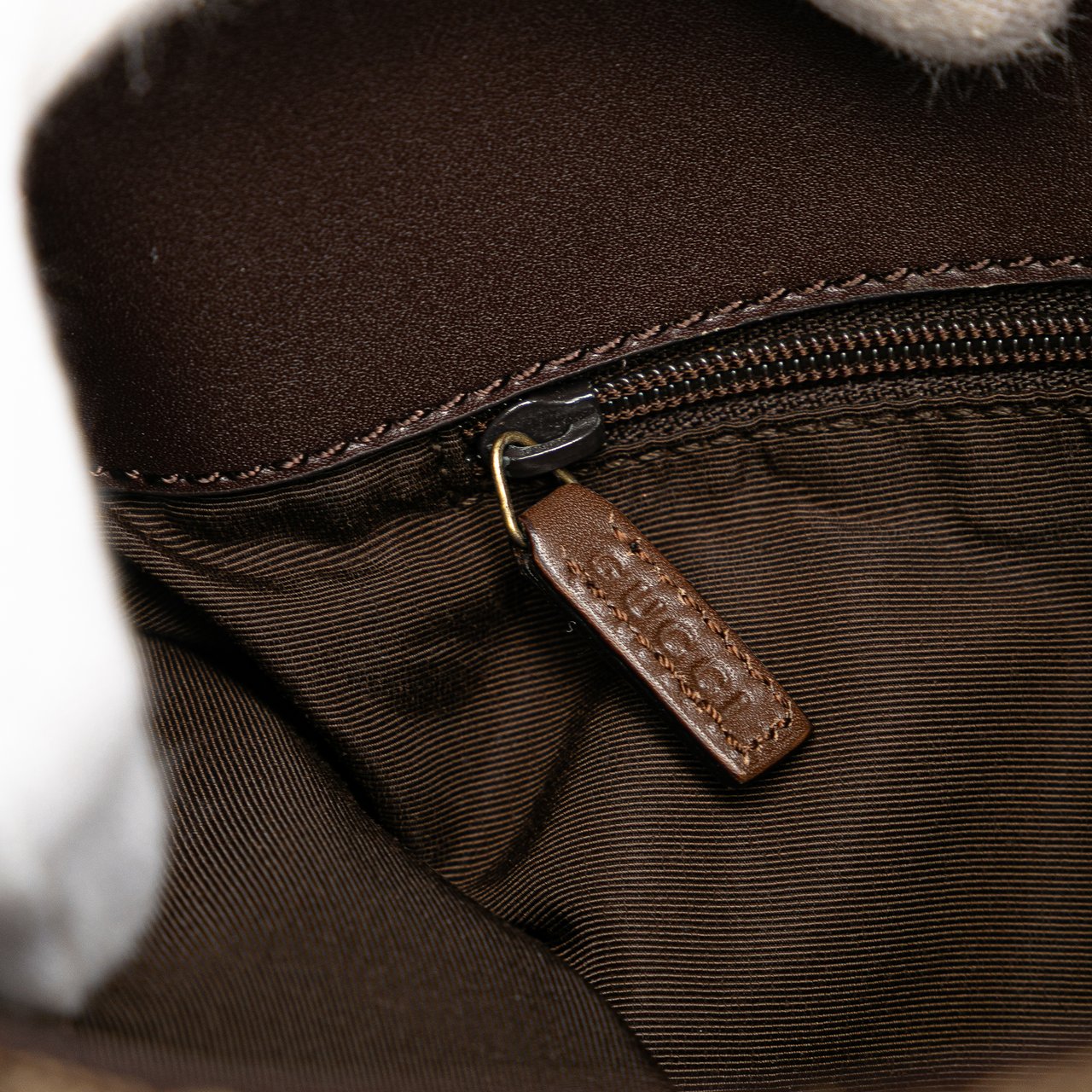 Gucci GG Canvas Shoulder Bag Bruin