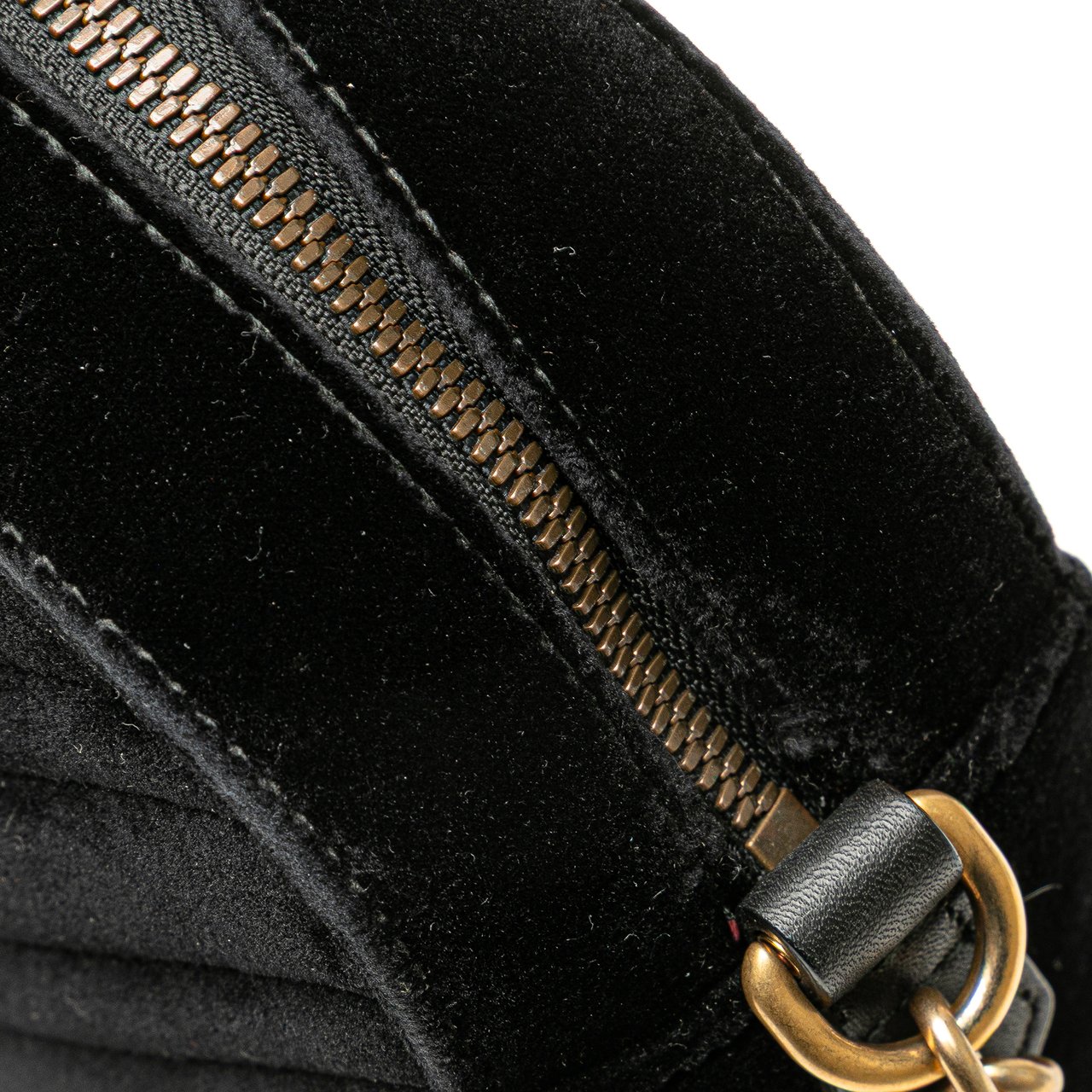 Gucci Small GG Marmont Matelasse Velvet Crossbody Zwart