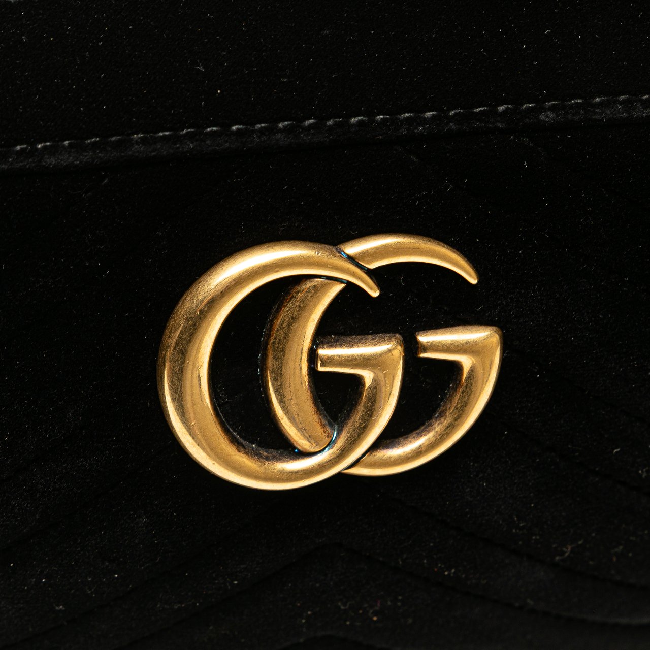 Gucci Small GG Marmont Matelasse Velvet Crossbody Zwart
