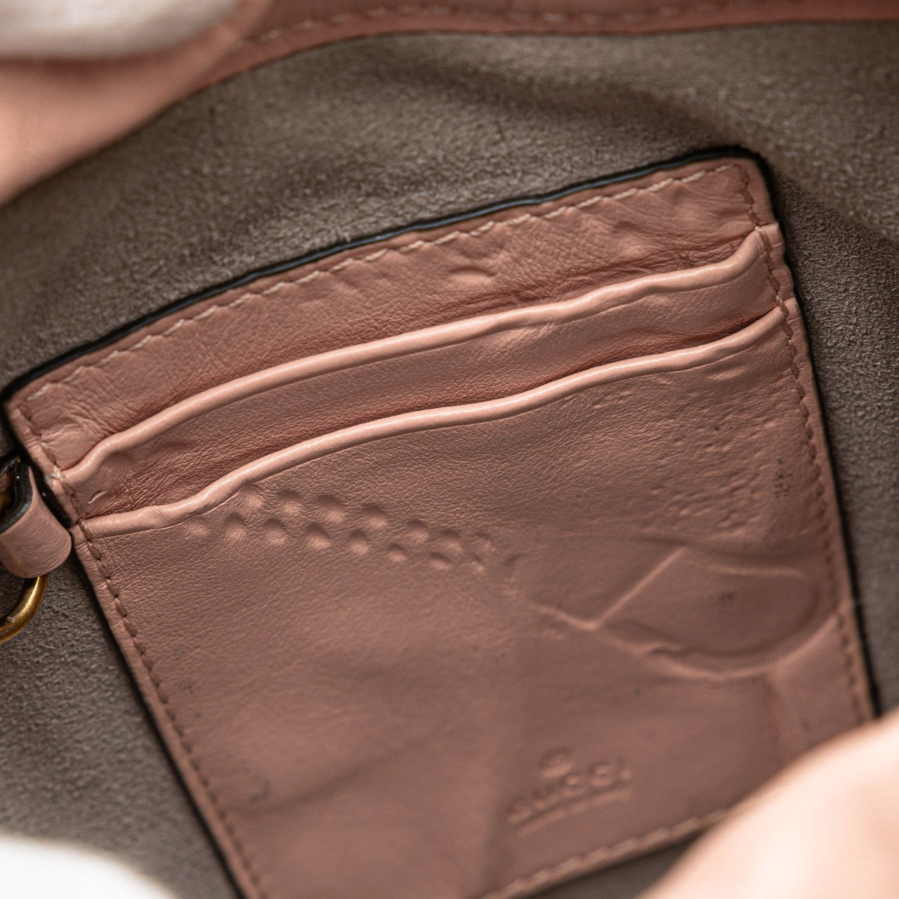 Gucci Small GG Marmont Leather Matelasse Bucket Bag Roze