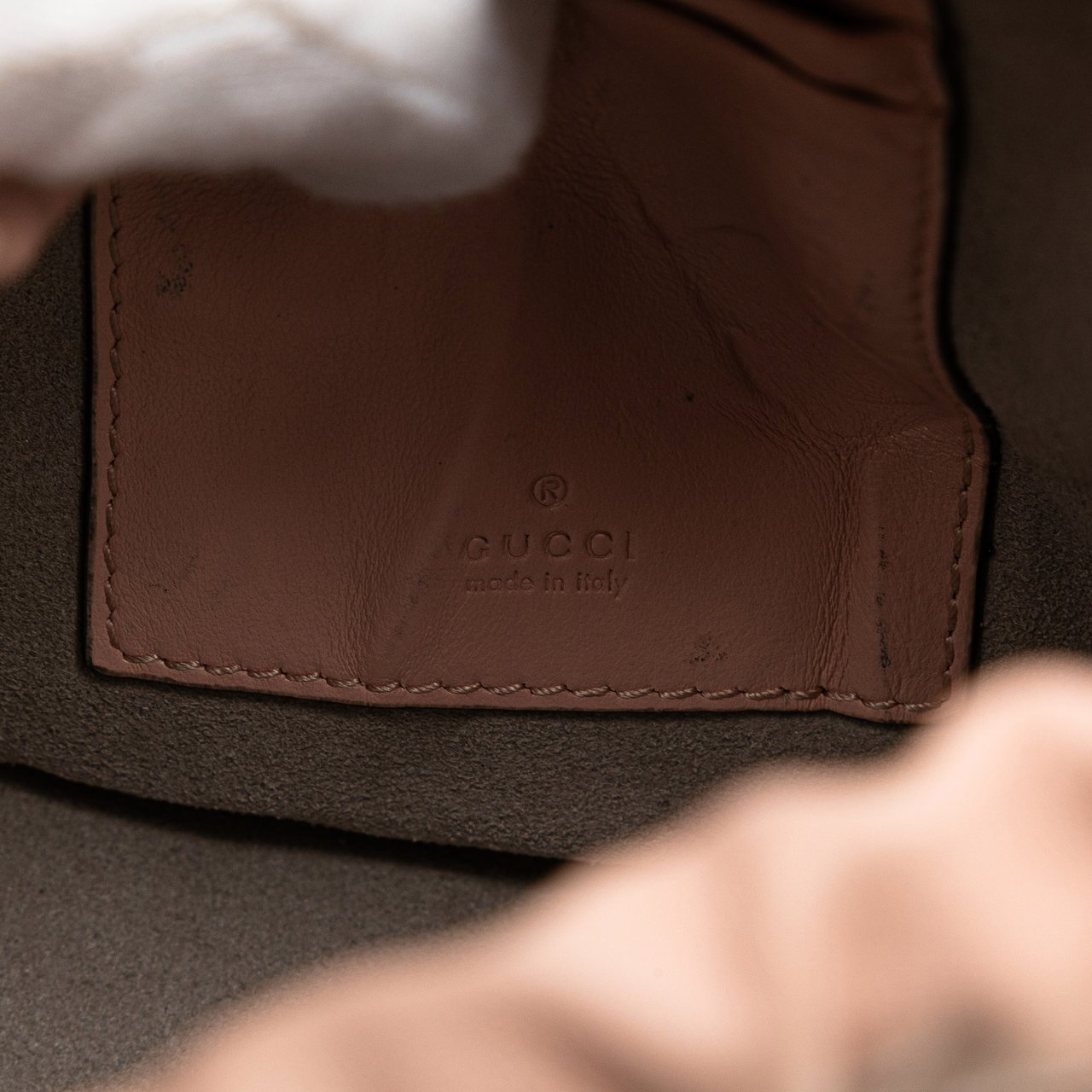 Gucci Small GG Marmont Leather Matelasse Bucket Bag Roze