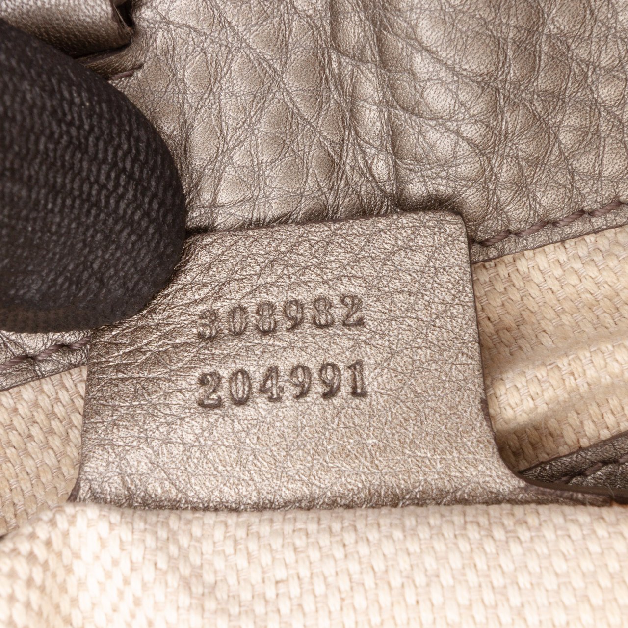 Gucci Medium Metallic Leather Soho Chain Tote Zilver