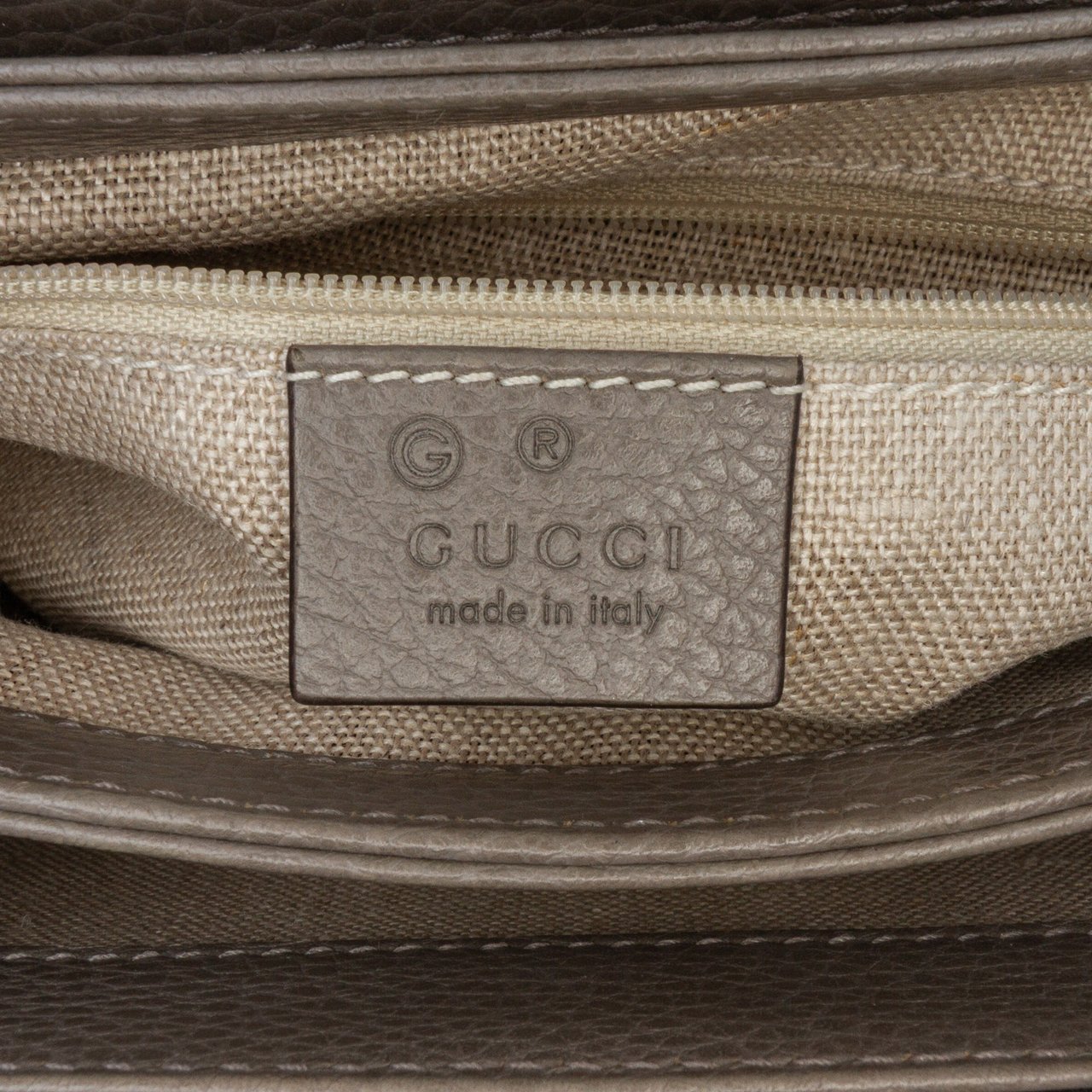Gucci Small Dollar Calf Interlocking G Satchel Grijs