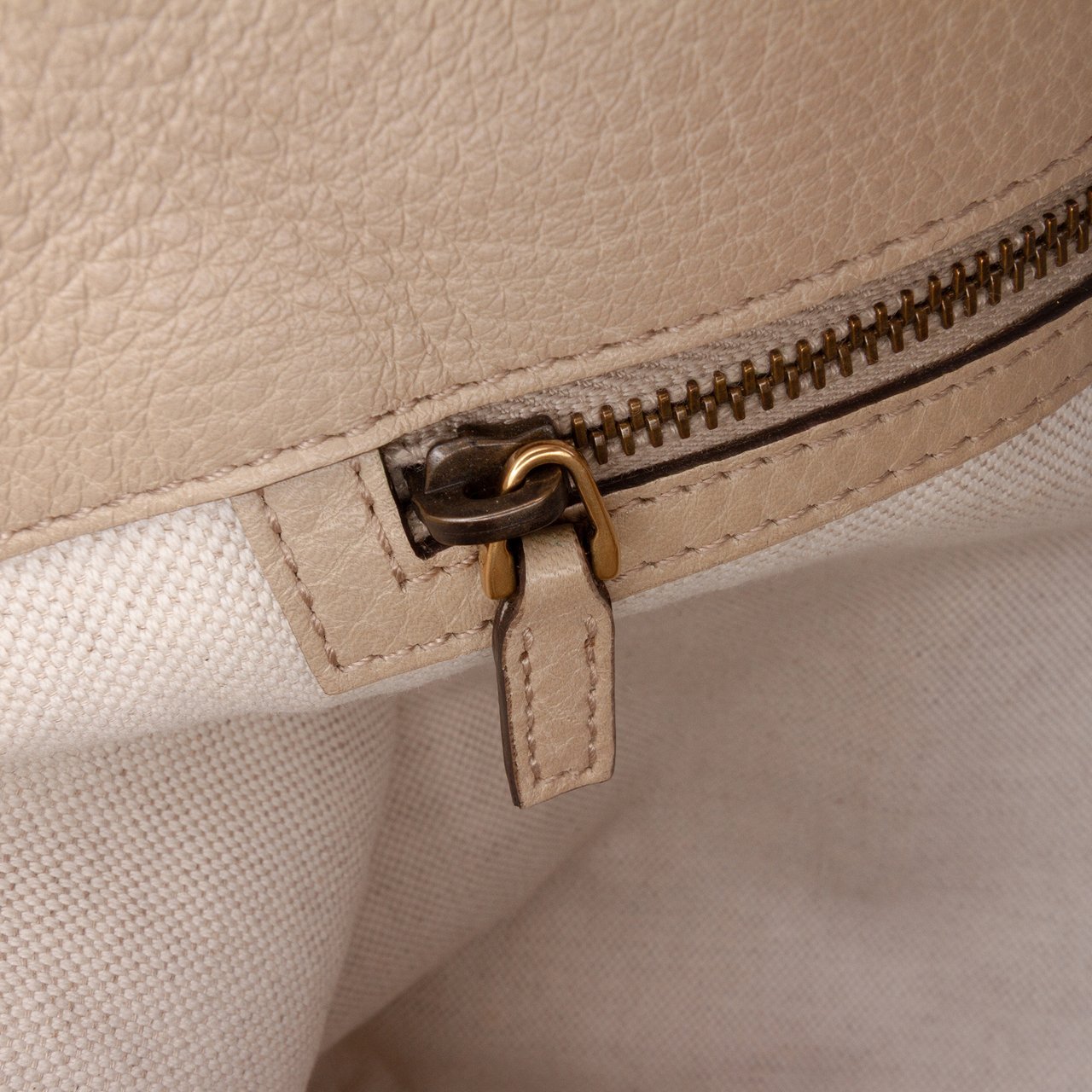 Gucci GG Canvas Miss GG Tote Bruin
