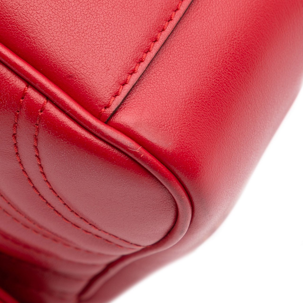 Gucci Small GG Marmont Matelasse Leather Flap Crossbody Rood