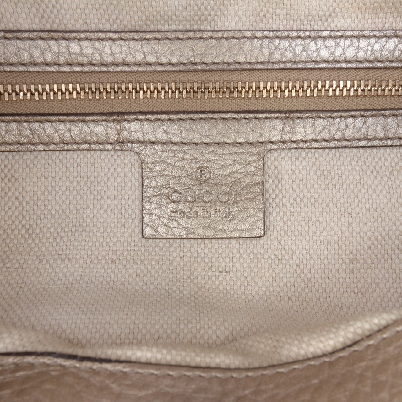 Gucci Medium Metallic Leather Soho Chain Tote Goud