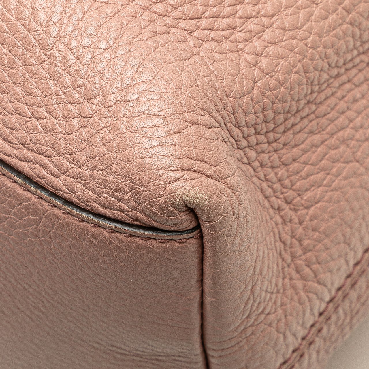 Gucci Medium Leather Soho Chain Tote Roze